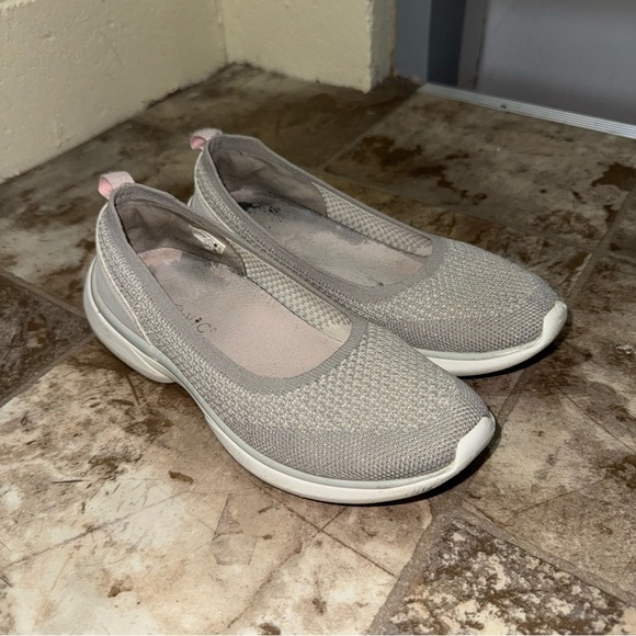 Womens Vionic Vortex Kallie Slip on Gray and White Casual Flat Shoes Size 5 - Picture 13 of 16